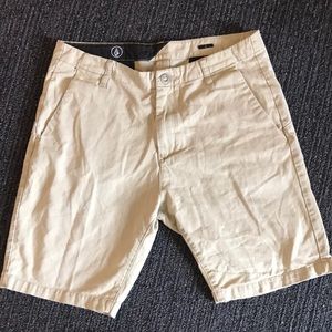Volcom size 32 waste men's shorts